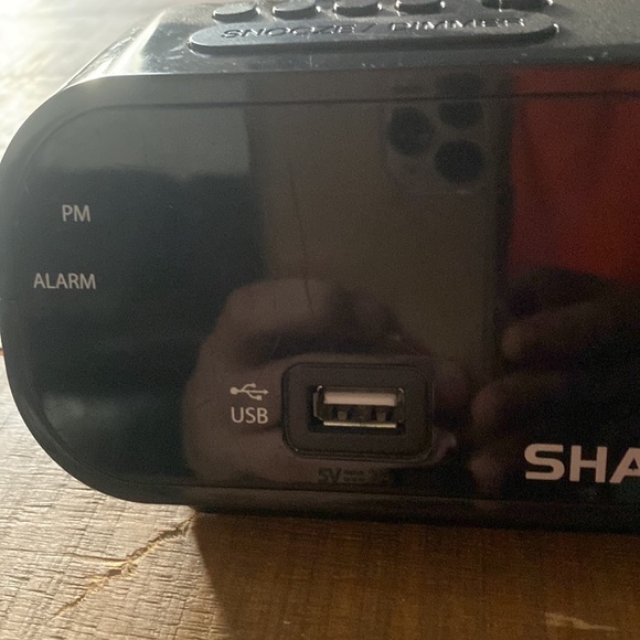 Alarm clock with plug-in - Picture 3 of 3